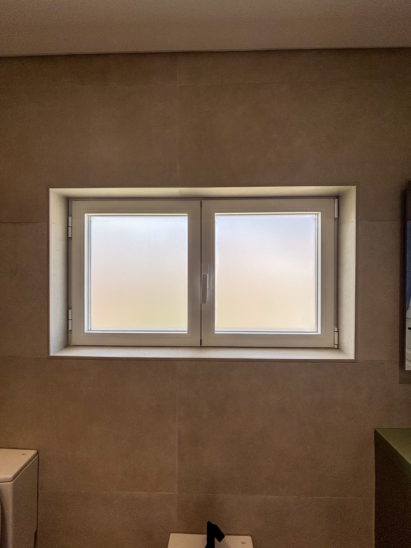 Janela de quarto com estore